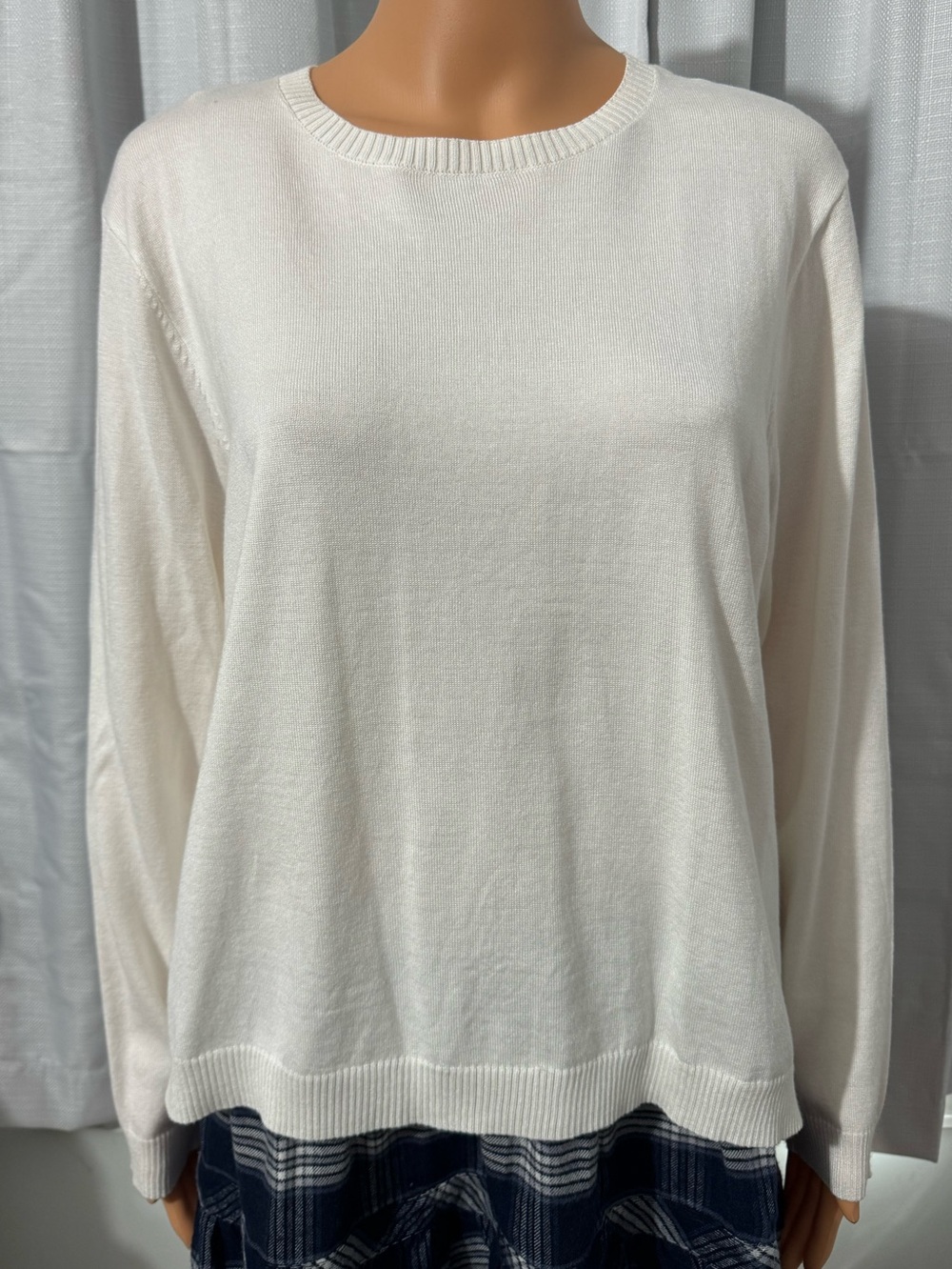 Pretty Calvin Klein size L soft white long sleeve pullover sweater new